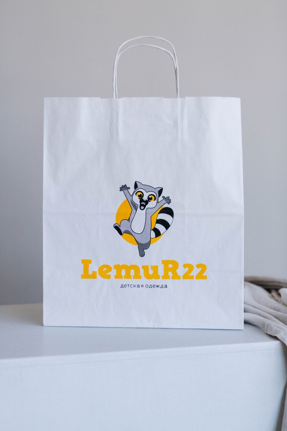 Крафт пакет, плоские ручки, 22*9*33 см (ш*г*в), белый 80 гр.